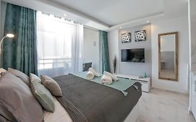 Modern Studio With A Sea View And Pool Access Ponderosa 801